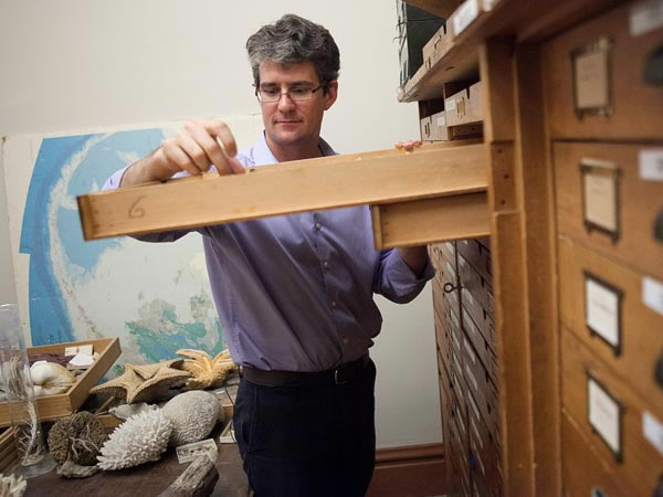 C. Kevin Boyce,古植物学家、2013年麦克阿瑟“天才奖”获得者。图片由麦克阿瑟基金会提供。