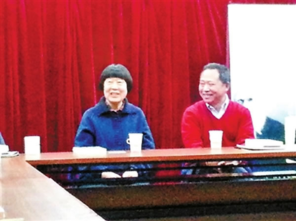 苗德岁与张弥曼院士(左)