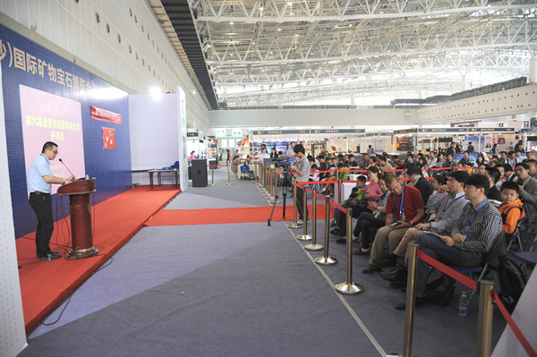 ��ʯ������ġ�������ȫ����ʯ�����ߴ�ᡱ�ں��ϳ�ɳ����