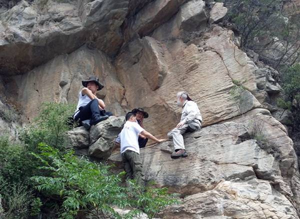 �ߴ�ɽ�һ��Ķϴ�����չ��