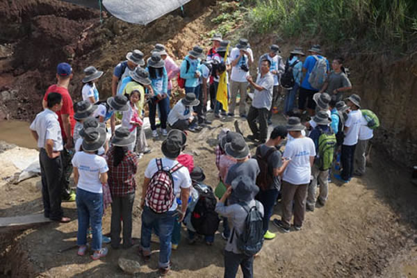 �ɹ��ٰ���߽�ȫ����ѧ������������Ӫ