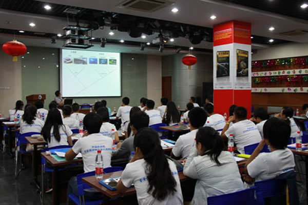 �ɹ��ٰ���߽�ȫ����ѧ������������Ӫ