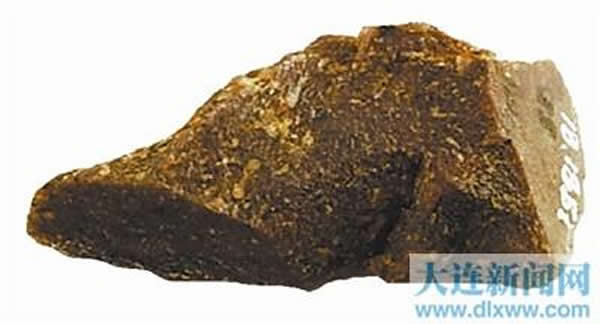 ����ɽ��ַ����ʯӢ�Ұ��ʯƬ