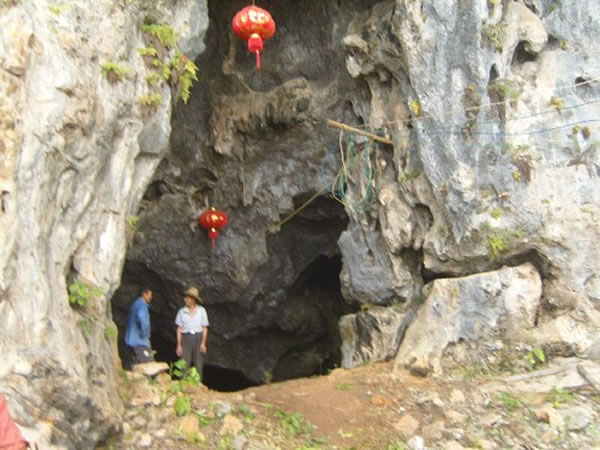 ��ƽӿɽ��ʯ��ʱ����Ѩ��ַ�п��ܷ��ֹ����໯ʯ