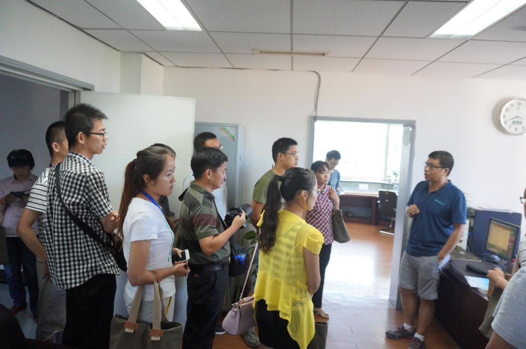 古脊椎动物与古人类学专业培训班:参观古脊椎所实验室、标本馆和技术室