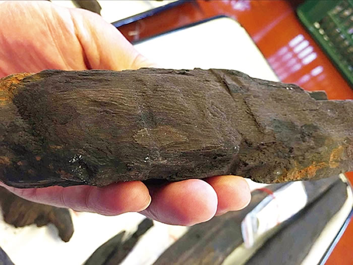 ���Ͻ����������ʯ����ַ����ľ��Ʒ �����״η���