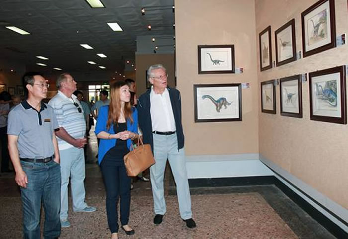 ��һ�ݳ���ͬĦ������ǰ��ͳ�ιۿ�����չ