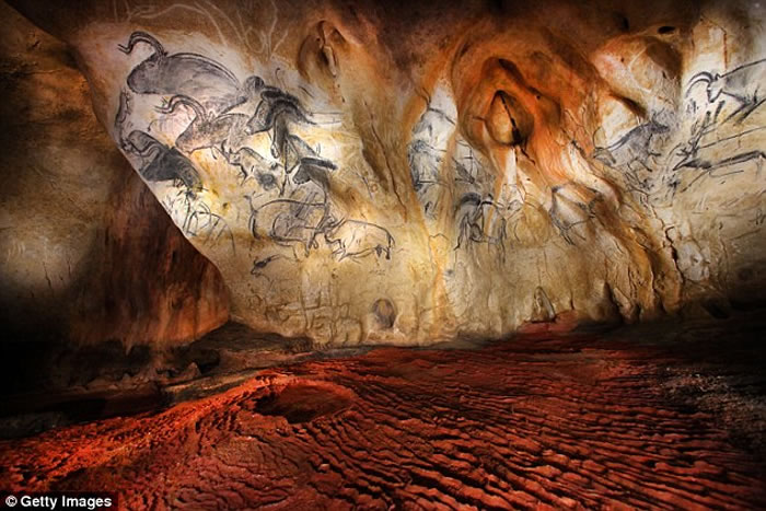 法国肖维洞穴岩画新研究表明史前人类艺术创作能力出现的年代要早于预期