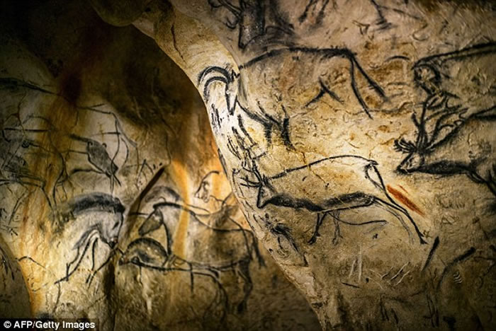法国肖维洞穴岩画新研究表明史前人类艺术创作能力出现的年代要早于预期