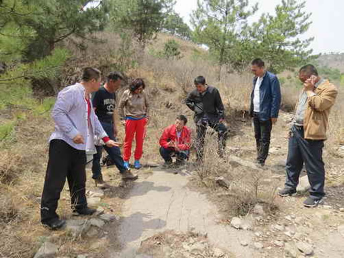 ��������ɽ����ļ��Ӵ�ɽ�㼣��ʯΪʳ���Կ�����ӡ