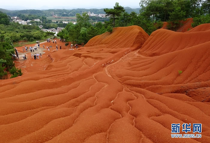 6��13�գ����Թ��ڵĽ�20λר��ѧ��ǰ������ĥ��ʯ��ʯ����ַ�ֳ����졣�»����� ����÷��