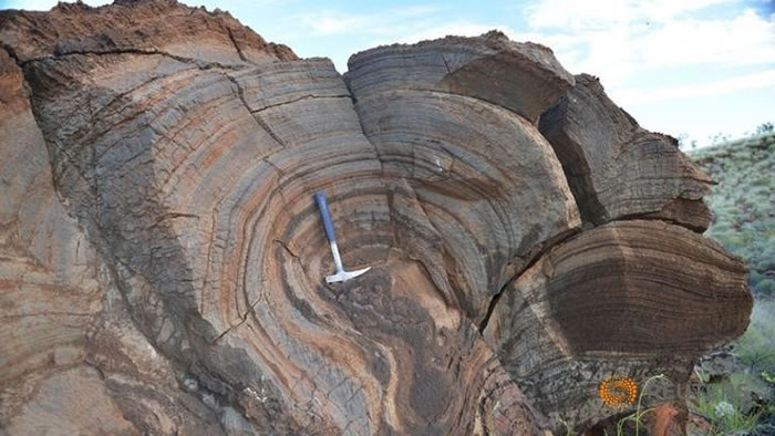 ����������ʯ�з��ֵ�������ϻ�ʯ����37����ǰ����ʯ