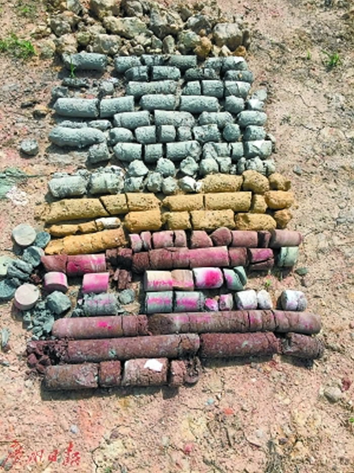 工地里的“岩芯”。 话你知: 什么是岩芯? 岩芯是根据地质工作或工程的需要,使用岩芯环状钻头及其他取芯工具,从孔内取出的圆柱状岩石样品,是研究和了解地下地质和矿