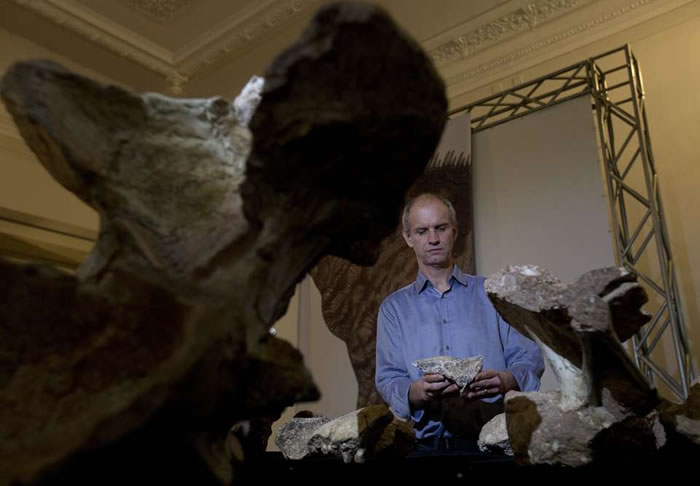 ������������ʯAustroposeidon magnificus������60����׶ȹ���չʾ