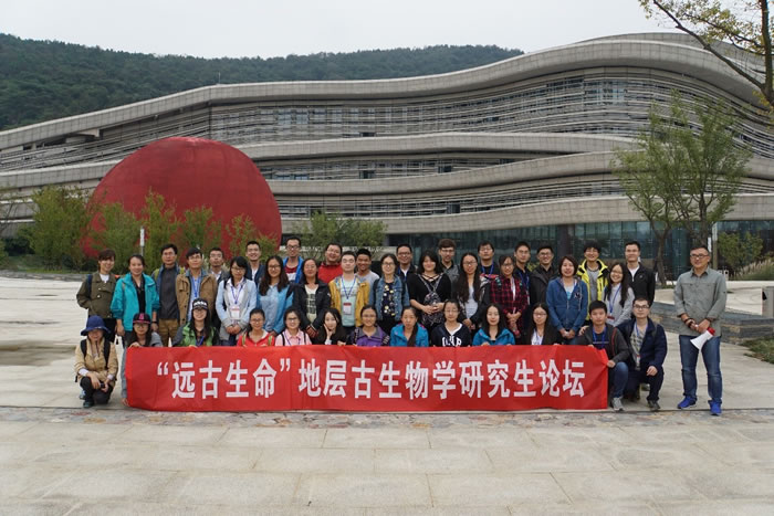 ��ɽҰ���ڼ�ι��Ͼ�ֱ������ַ�����