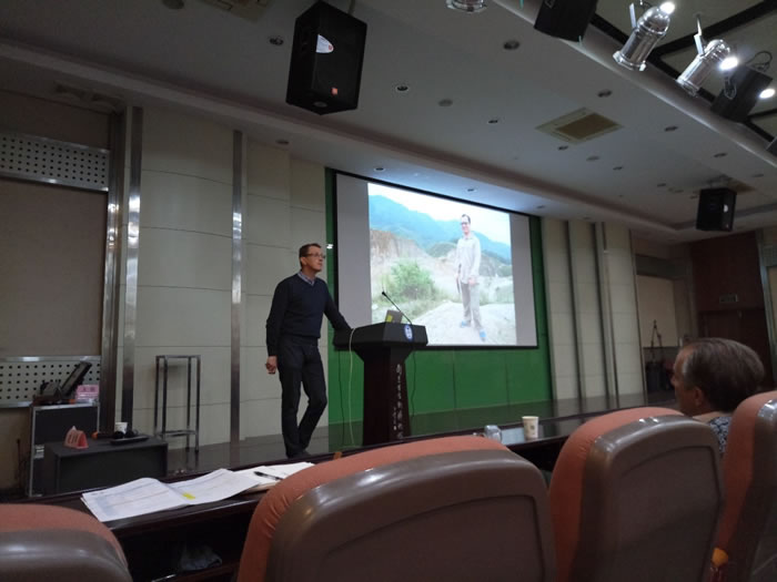 Philip Donohue���ڱ��潻��