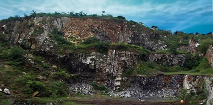 ��������ɽ����������Ⱥ��ʯ����