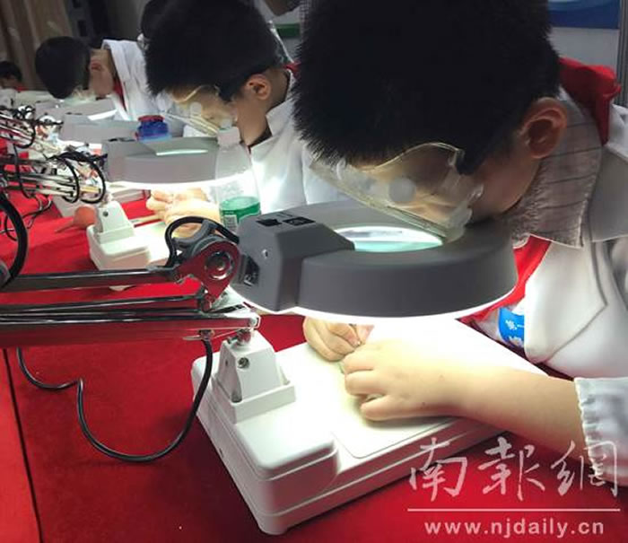 ���տƼ�����С��ѧ�����߶����޸�4.7����ǰ��ʯ