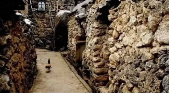 云南省红河州石屏县牛街镇的大山深处“中国化石第一村”老旭甸村遍布亿万年前化石