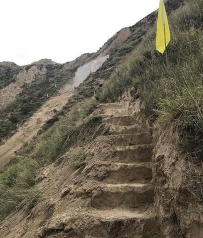 �������Ȧ��������ҵ�Ŀ����ֳ�����·�ǳ����ͣ��ǹ�����Ա��������б�����г����ģ�ÿ��һ����Ҫ�������£����ɵ�����̨�ף���ʱ�����ȥ�����ɿ壬ʮ��Σ�ա����Ź�����