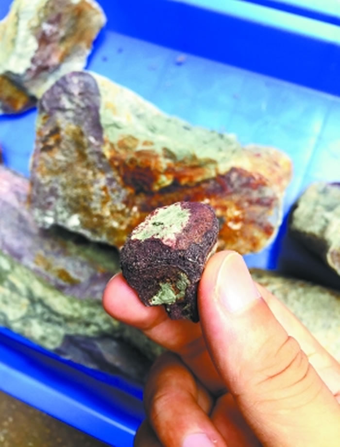 �㶫��ˮ��ʯ�������Բӻ����Ļ��ɳ�������ƿ���������ʯ