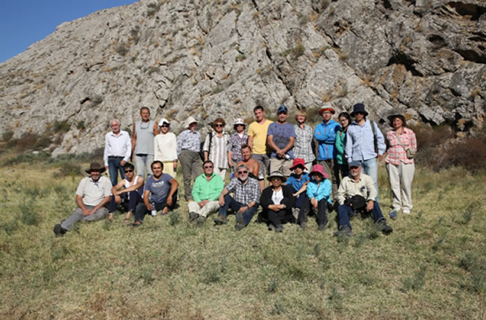 参会代表野外期间合影