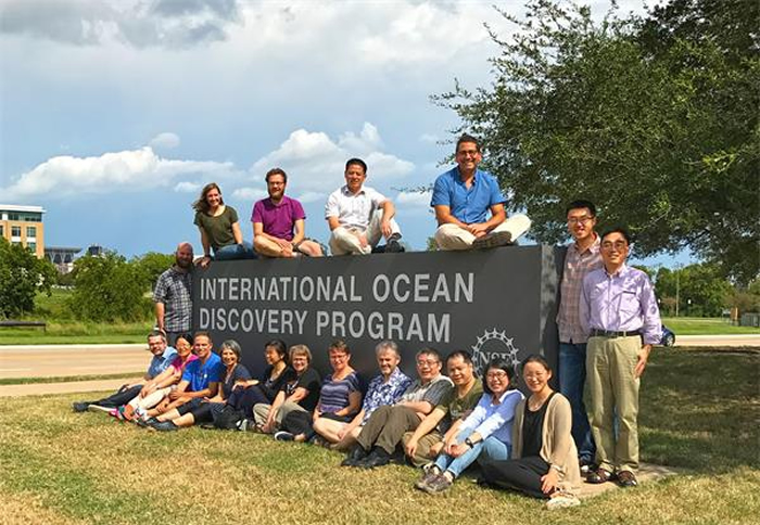 �Ͼ�����������ѧ�Ҳμ�IODP367/368�Ϻ����κ����