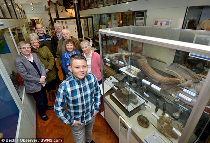 Ӣ��13���к��ں�̲��Ѱ����ʱ�����ԭţ�ǻ�ʯ