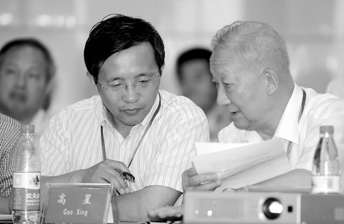 �������ˡ�����ѧ�����ֻ��ϣ������ǣ��ң����п�Ժ�ż�׵�������о�Ա���󣩽���̽�֡�