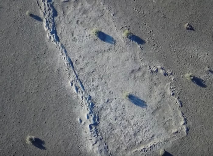 �������ո��ݷ��ֵ�Զ����Ȼ�����㼣��ʯ�ṩ����