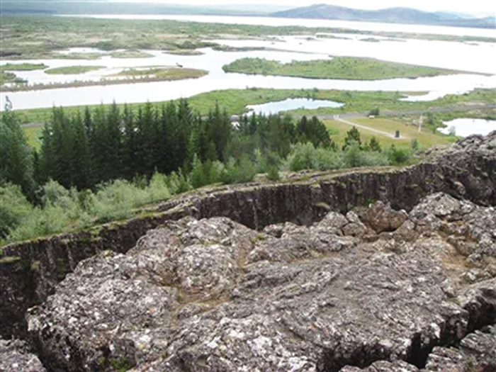 ���ŵ�������ּǣ�1983���ɹź��ӵ�����ݳ���ɽ�·��־�������