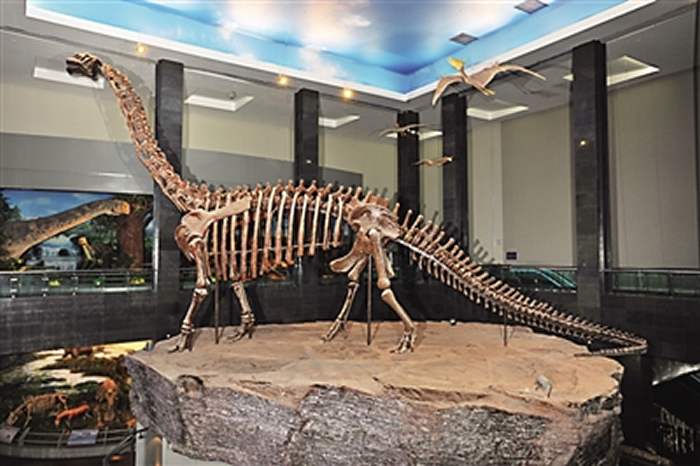 ���ŵ�������ּǣ�1983���ɹź��ӵ�����ݳ���ɽ�·��־�������