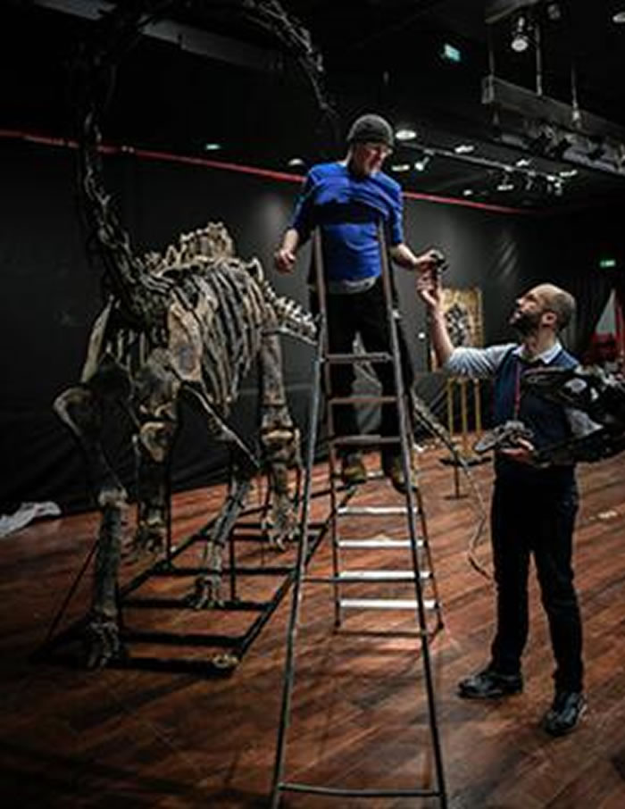 �������ѧ������װ�����Ǽܻ�ʯ