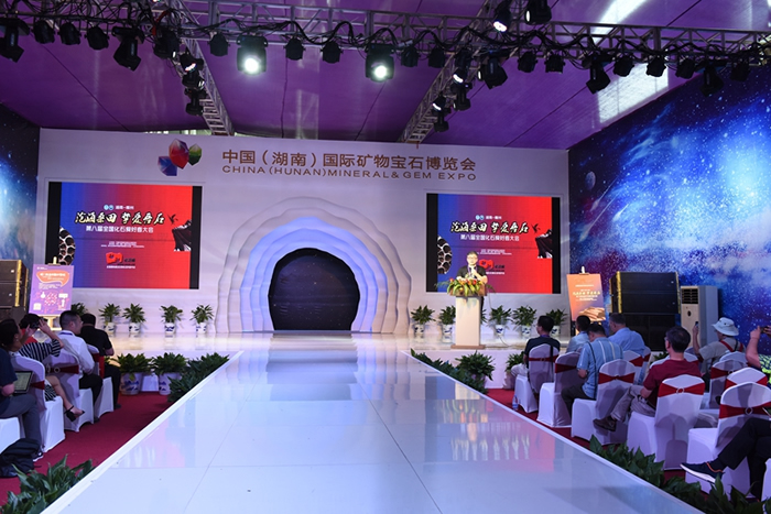 �ڰ˽�ȫ����ʯ�����ߴ�ῪĻʽ