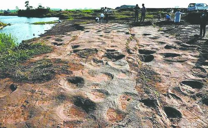 ɽ��۰�ǿ����㼣��