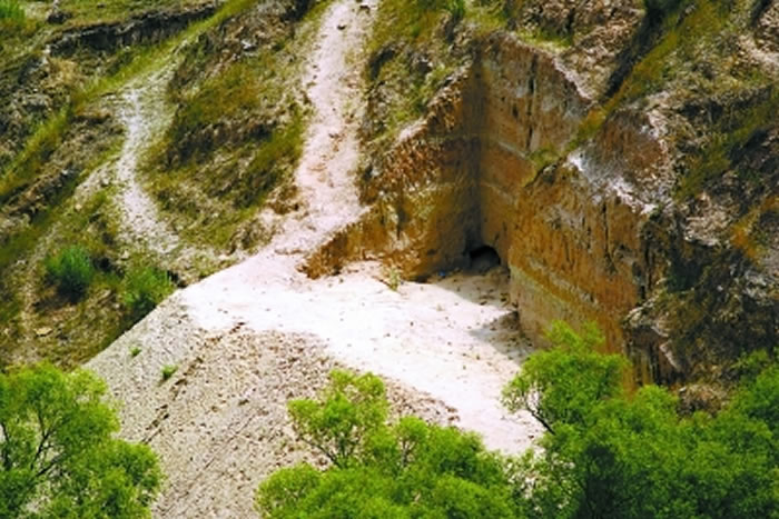 泥河湾小长梁遗址的一处挖掘区。小长梁遗址是距今136万年的人类活动遗址,出土过上千件石器和多种古动物化石。东方IC供图