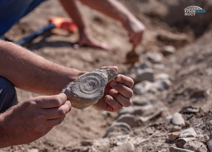 ����˹����ѧ���ڿ��������ھ����1000������ʷ�����뾨���ǻ�ʯ