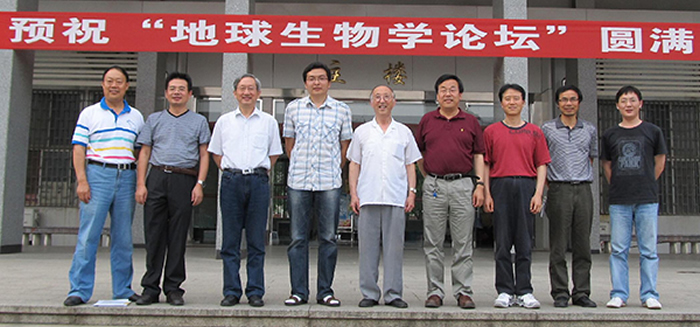 �й����ʴ�ѧ���人��������-�������ŶӲ��ֳ�Ա