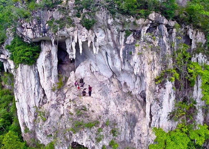 婆罗洲的洞穴内藏远古壁画。