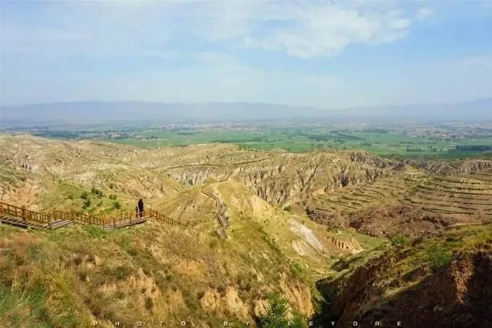 �������Ȧ����ַ��׹�1�ŵص㷢��160����ǰ��ԭ�������ӡ��ʯ ��Χɢ��ʯ��Ʒ