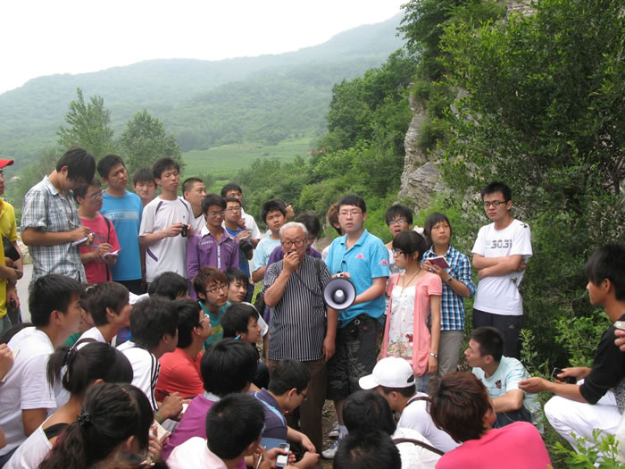 ��־�£�ִ���ػ���Ϫ��ɽ��ˮ