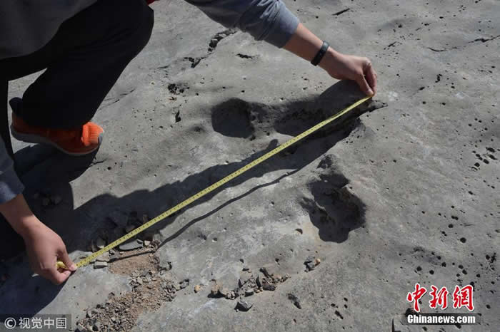 ������˹̹����ɽ������2500���1.5����ǰ������ӡ��ʯ