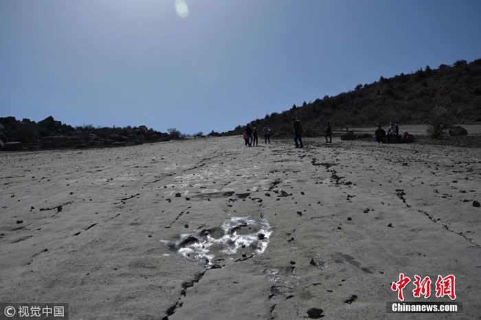 ������˹̹����ɽ������2500���1.5����ǰ������ӡ��ʯ