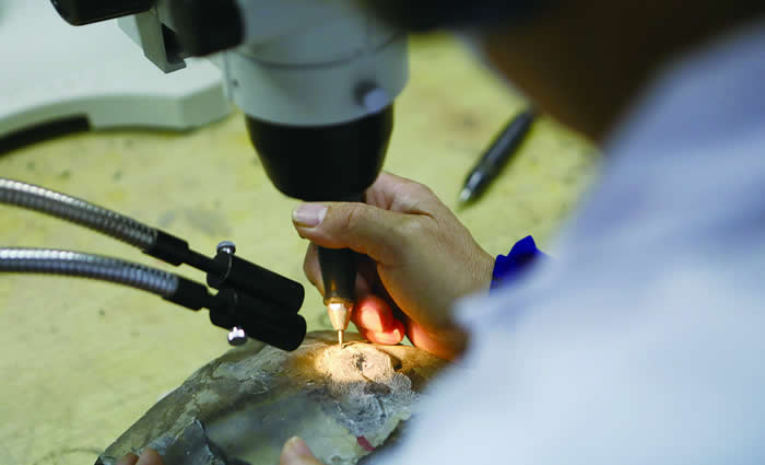 ��ʯ�޸�ʦ����������ǰ���������ܡ�