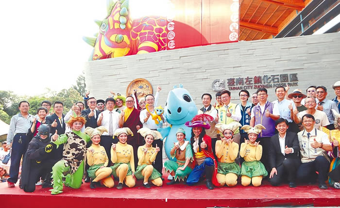 ̨������ʯ԰��ʢ��Ļ 3����ӿ���˿ڲ���5000�˵�С��