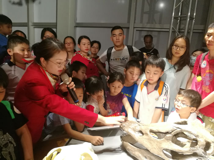 �㶫��ѧ���ľٰ조������ѧ֮ҹ������