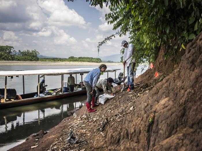 ��³��������ַ���1800����ǰ��������ݻ�ʯ