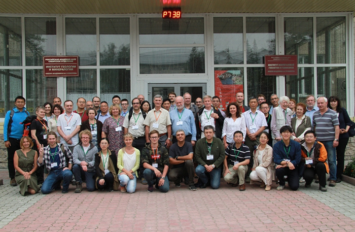 南京古生物所科学家在俄罗斯参加第13届国际奥陶系大会