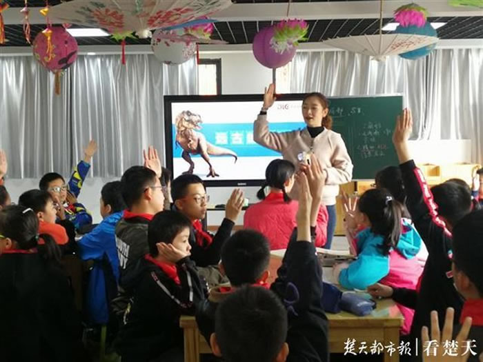 �������չ������߽�СѧУ԰