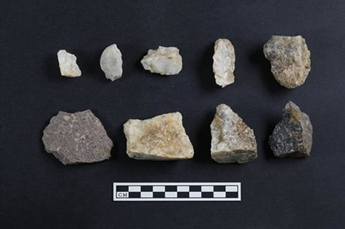 ������֣�������ʯ��ʱ����Ѩ��ַ�ش��֣���������״η�����������ִ��˻�ʯ